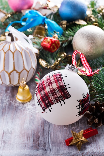 Boules de Noël colorées