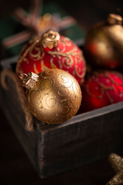 Boules de Noël dans la boîte