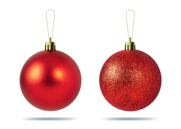 Boules de Noël rouges isolés sur fond blanc. Décoration de Noël.