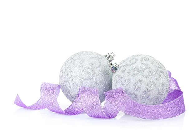 Boules de Noël et ruban violet