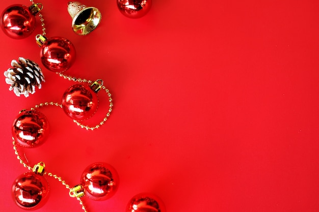 Boules rouges pour les décorations de Noël.