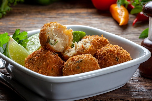 Boulette de morue beignets de morue salée bunuelos de bacalao snack brésilien bolinho de bacalhau