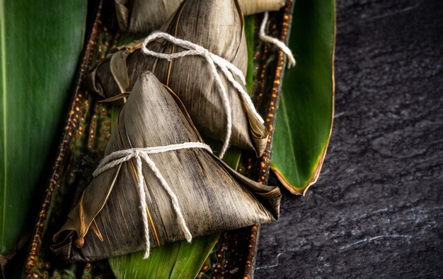 Boulette de riz zongzi pour le festival des bateaux-dragons (festival de Duanwu)