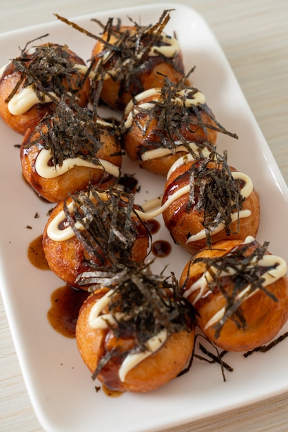 Boulettes de boules de Takoyaki ou boules de poulpe - style de cuisine japonaise