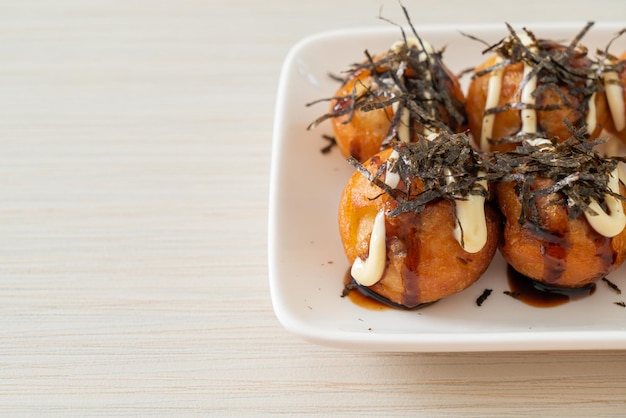 Boulettes de boules Takoyaki ou boules de poulpe - Style de cuisine japonaise