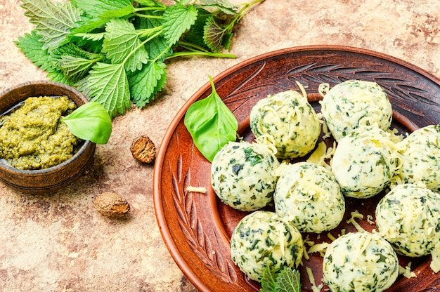 Boulettes de caillé d'ortie