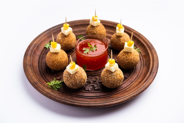 Boulettes de fromage de maïs avec trempette collation de fête populaire de l'Inde