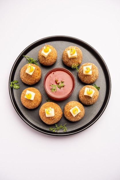 Boulettes de fromage de maïs avec trempette collation de fête populaire de l'Inde