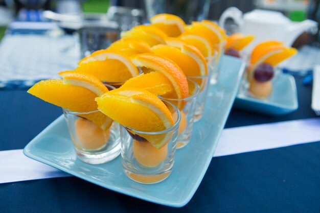 boulettes de fudge aux fruits et aux œufs cuits au sirop en fête