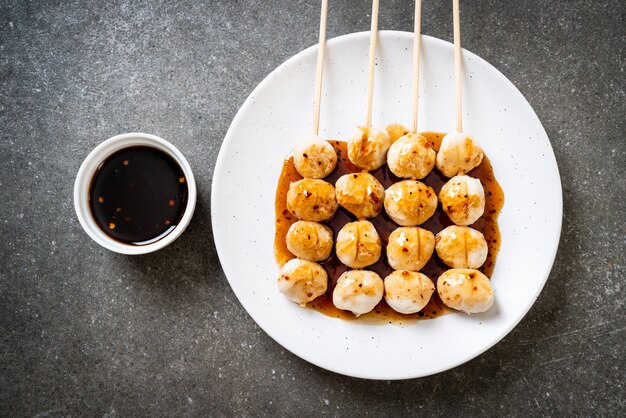 boulettes de porc grillées avec sauce chili douce