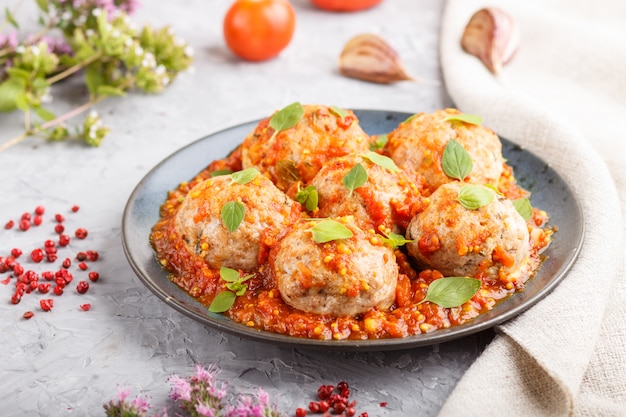 Boulettes de porc à la sauce tomate