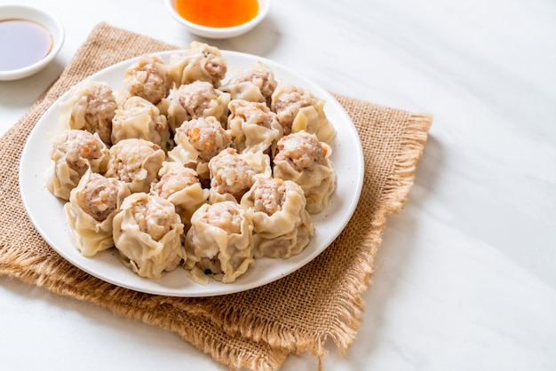 Boulettes de porc avec sauce