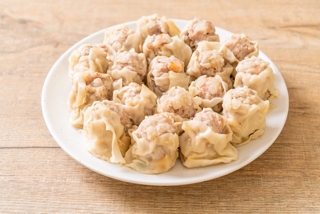 Boulettes de porc avec sauce