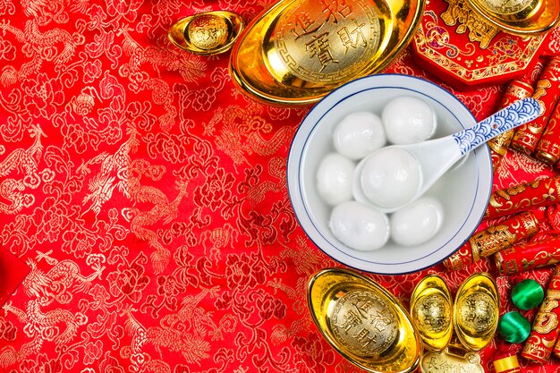 boulettes sucrées dans un bol sur la table