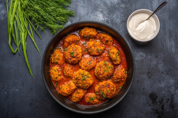 Boulettes de viande maison à la sauce tomate