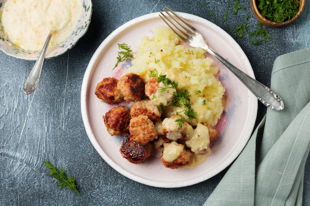 Boulettes de viande avec purée de pommes de terre