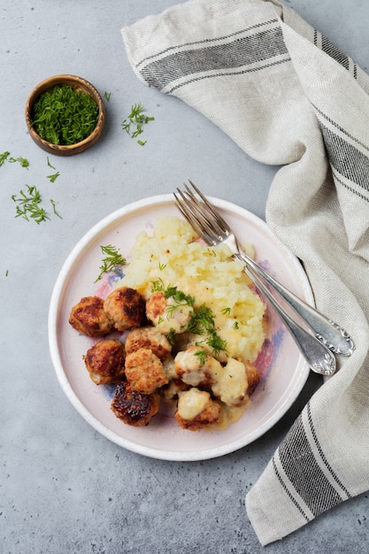 Boulettes de viande avec purée de pommes de terre