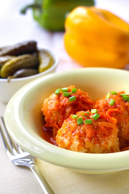 Boulettes De Viande Avec Riz Et Sauce Tomate