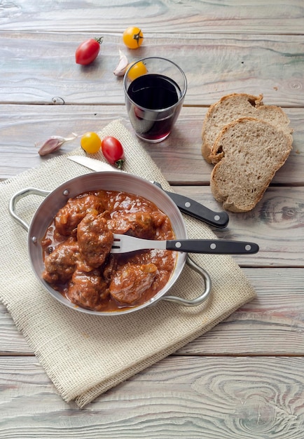 Boulettes de viande à la sauce tomate cuisine grecque