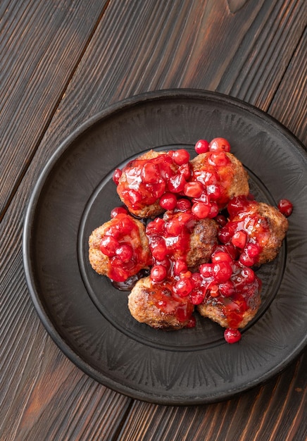 Boulettes de viande suédoises avec sauce aux lingonberries