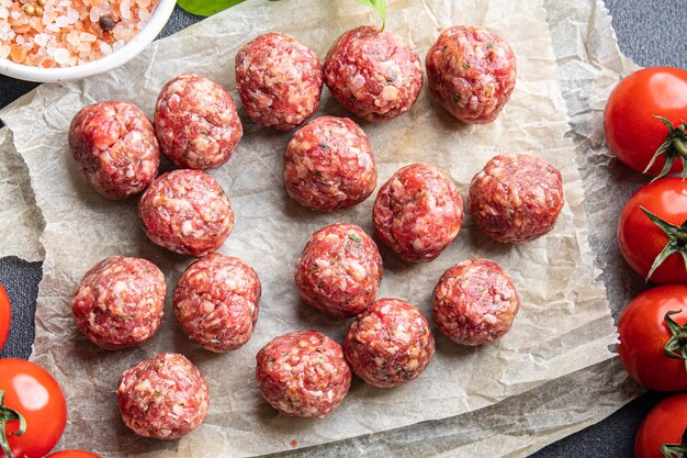 boulettes de viande viande crue porc, boeuf, agneau boulettes de viande fraîche délicieuse collation repas sain nourriture collation régime alimentaire