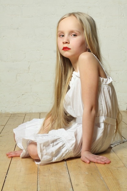 Photo bouleversé, triste, s'ennuie - jeune enfant fille, émotions