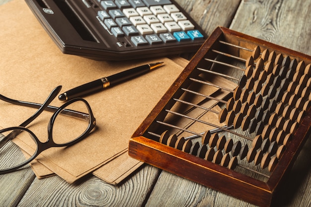 Boulier et calculatrice vintage