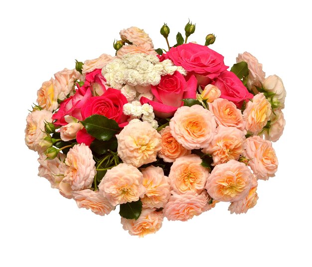 Bouquet de belles roses et millefeuille isolé sur fond blanc. Fleurs. Printemps. Mise à plat, vue de dessus. Aimer. La Saint-Valentin. Pâques. Faire-part de mariage. Objet