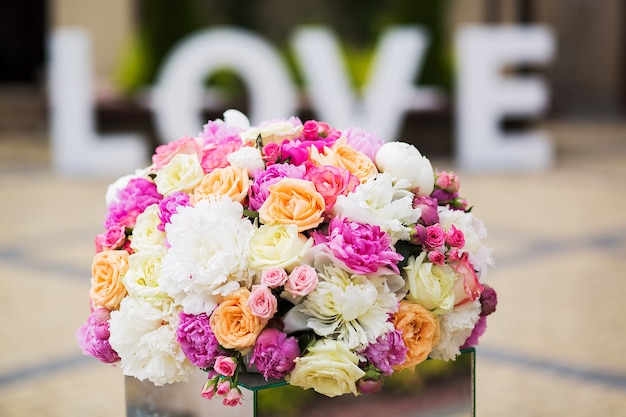 Bouquet de belles roses roses