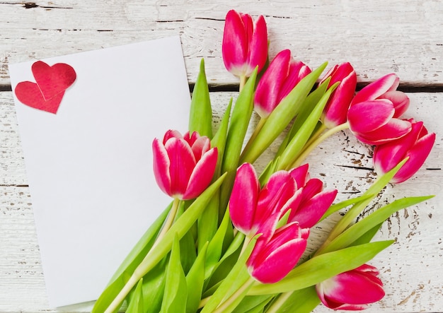 Bouquet et carte de voeux Saint Valentin