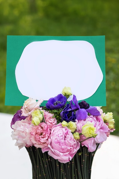 Photo bouquet et carte de voeux vide