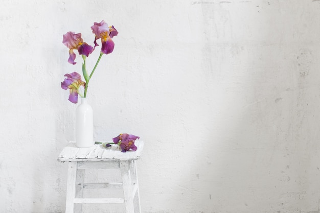 Bouquet d'été à l'intérieur blanc