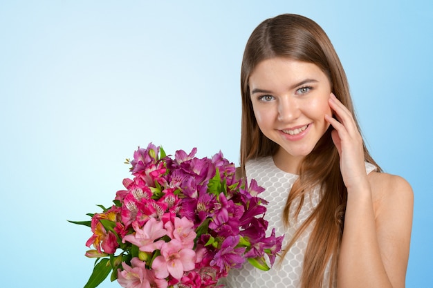 Bouquet de femme avec fleur de printemps