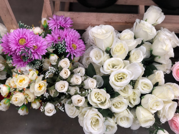 Bouquet de fleurs artificielles en plastique