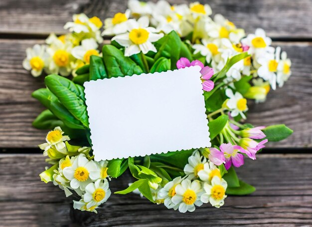 Un bouquet de fleurs avec une carte qui dit "jonquilles" dessus