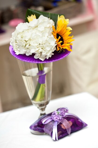 Bouquet de fleurs dans un vase