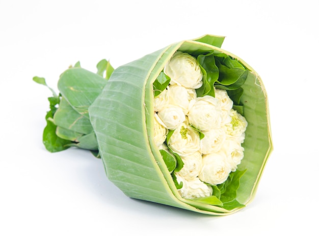 Bouquet de fleurs isolé sur fond blanc