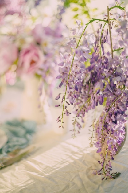 un bouquet de fleurs pour des vacances un mariage aux couleurs pastel délicates comme décor ou décoration de table