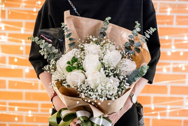 bouquet de fleurs de rose blanche