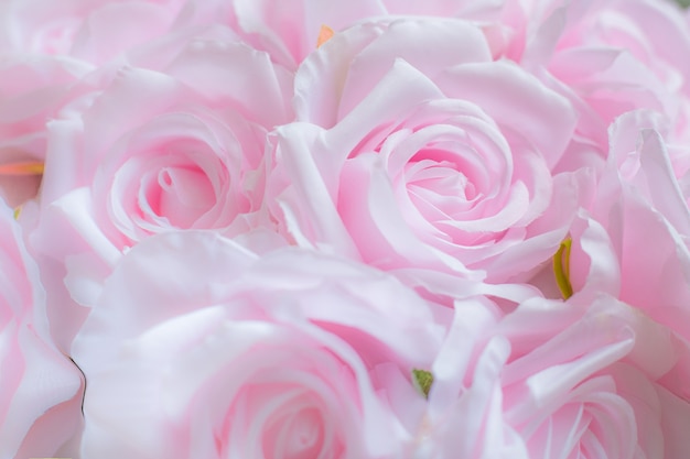 Bouquet de fleurs roses roses se bouchent. Rose rose en tissu
