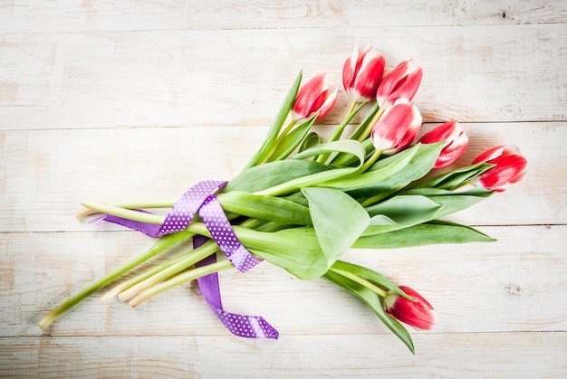 Bouquet de fleurs de tulipes printanières