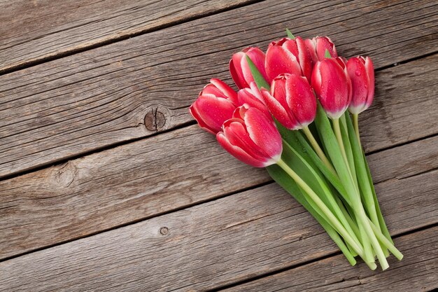 Bouquet de fleurs de tulipes rouges