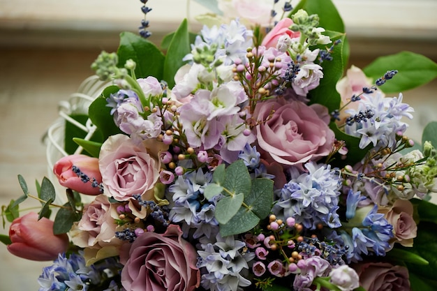 Bouquet de fleurs vert bleu violet