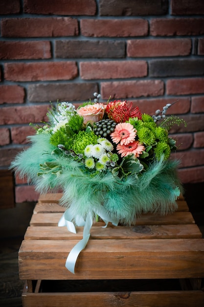 Bouquet floral de fleurs lumineuses et magnifiques de belles fleurs rouges pour la Saint Valentin. Gros plan photo