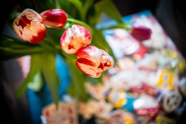 Bouquet floral de fleurs lumineuses et magnifiques de belles fleurs rouges pour la Saint Valentin