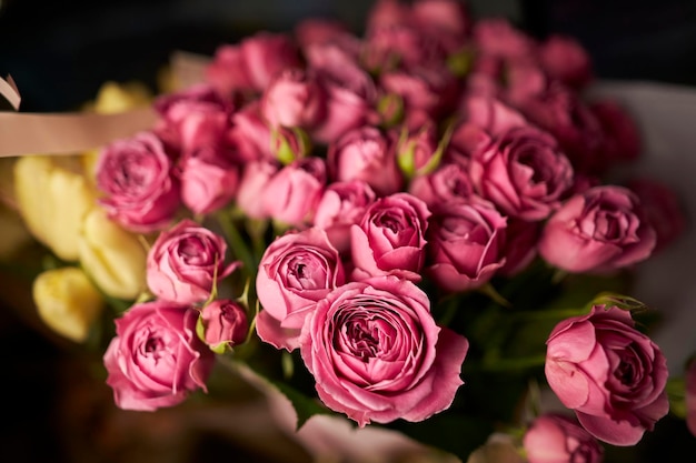 bouquet luxuriant de roses rouges bouquet luxuriant de roses bouquet de mariée bouquet frais de fleurs lumineuses