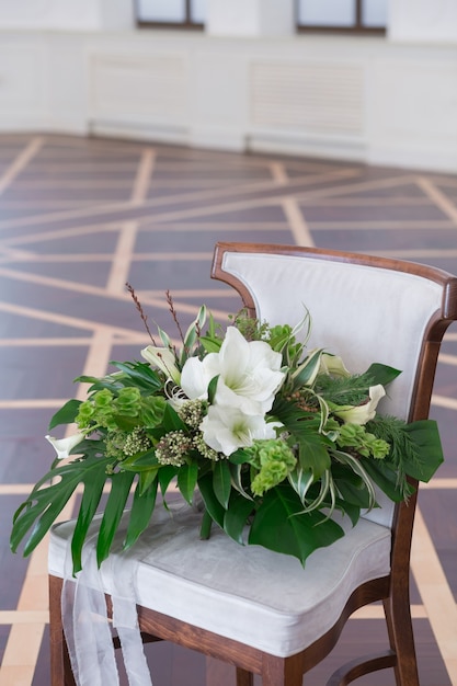 Bouquet de mariage de fleurs tropicales Fleur de fleurs tropicales et feuilles de palmier