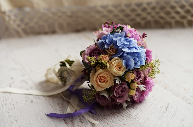 Bouquet de mariée de belles fleurs