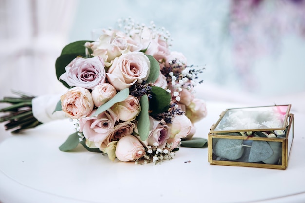 Bouquet de mariée avec boîte