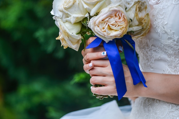 Bouquet de mariée avec des fleurs